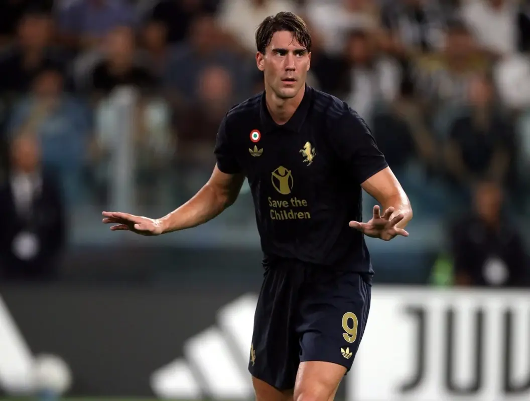 dusan-vlahovic-w-kregu-zainteresowan-barcelony-jako-potencjalny-nastepca-roberta-lewandowskiego